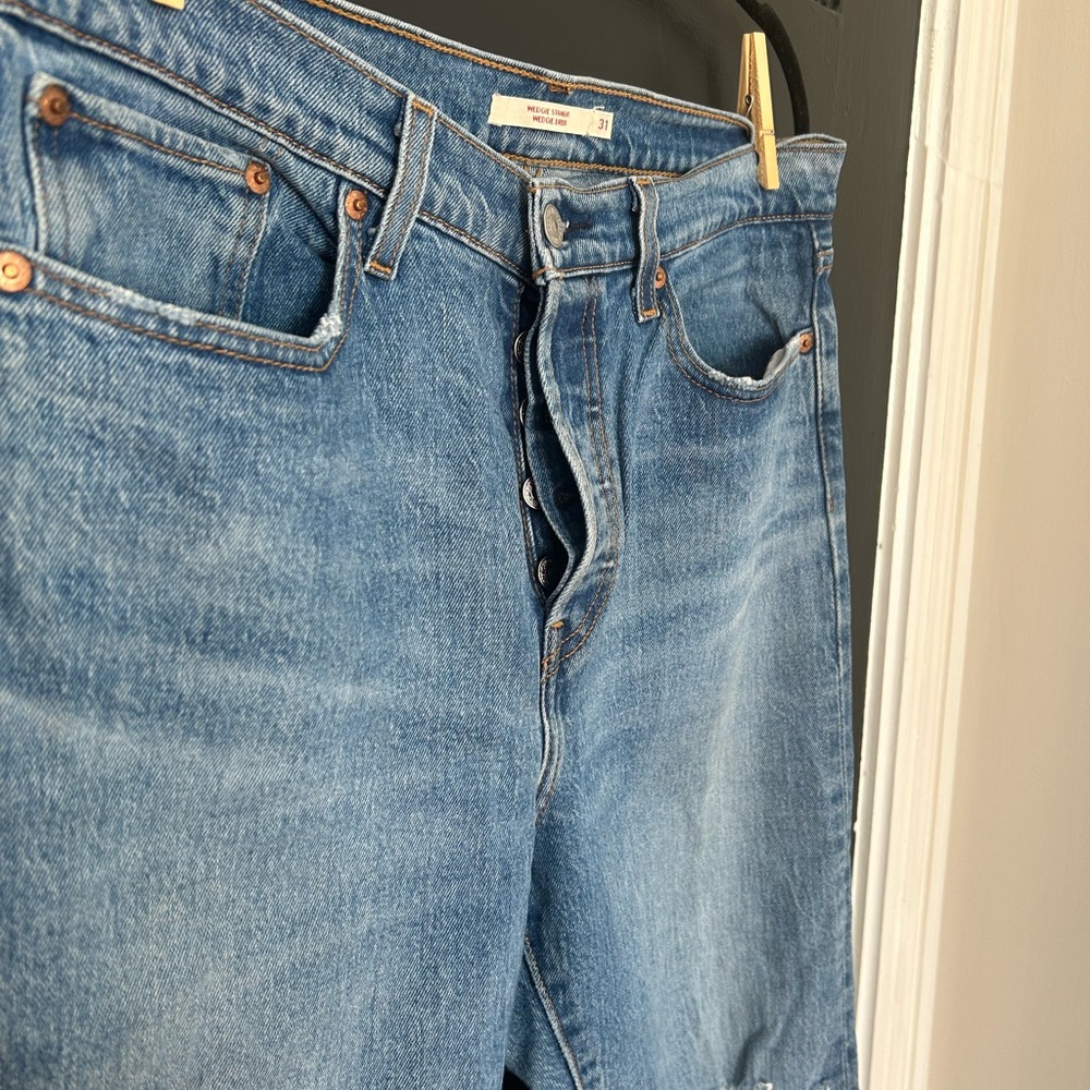 Levi’s Wedgie Straight Size 31 Short Button Fly Barely Worn